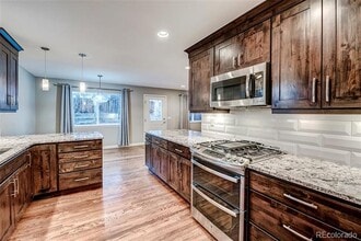 Building Photo - 953 Shadow Mountain Dr