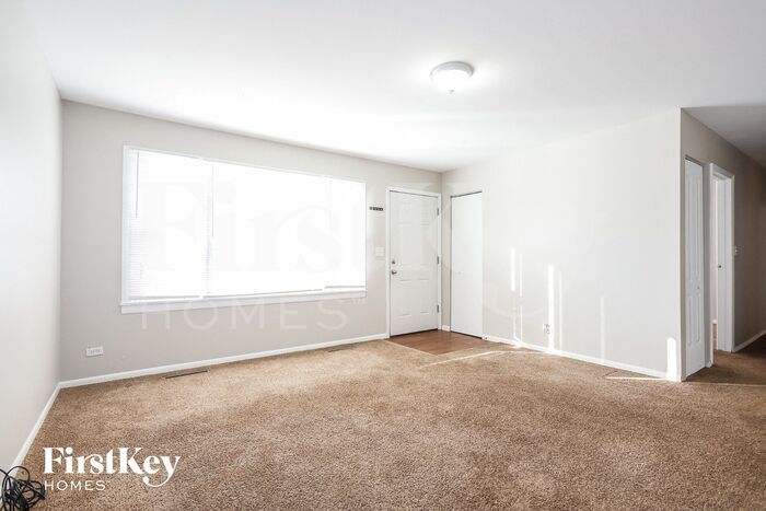 Building Photo - 760 Larkdale Row