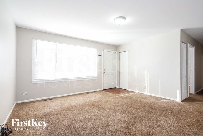 Building Photo - 760 Larkdale Row