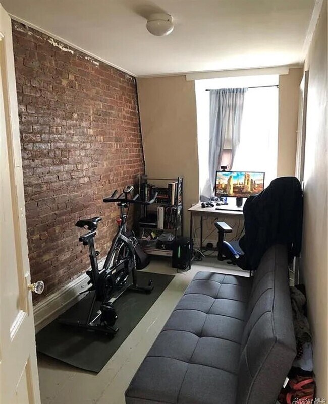 Building Photo - 118 Main St