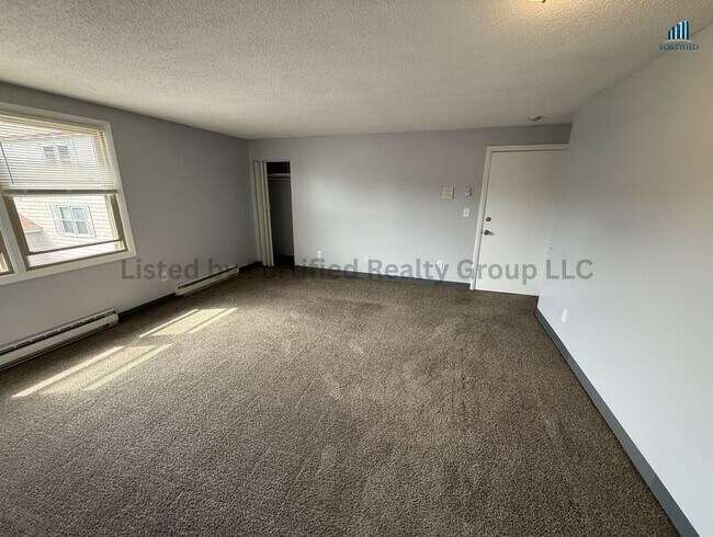 Building Photo - 380 Buffinton St
