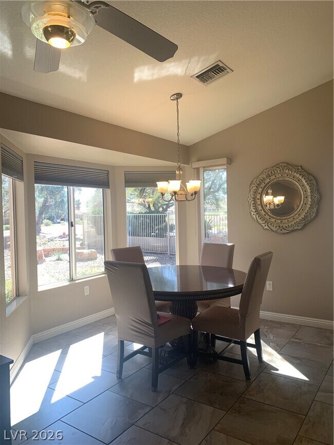 Building Photo - 2924 Crown Ridge Dr