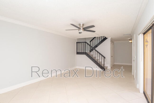 Building Photo - 1700 Embassy Dr