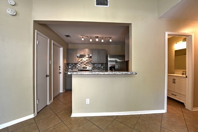 Building Photo - 3404-3404 Ridge Ash