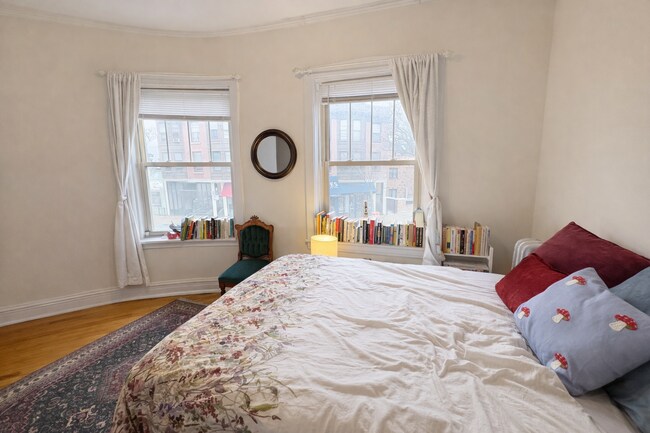 Building Photo - 2482 N Lincoln Ave