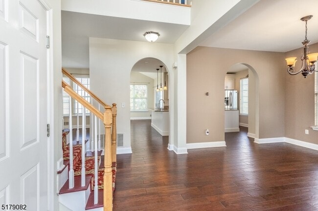 Building Photo - 135 Winding Hill Dr