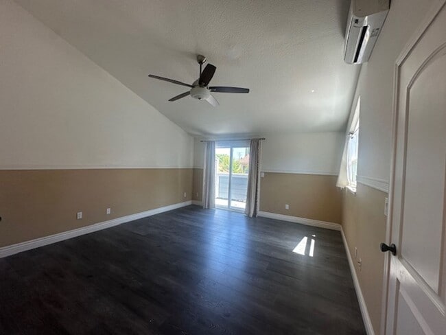 Building Photo - 3 Bed/2 Bath- Beautifully Updated Townhome...
