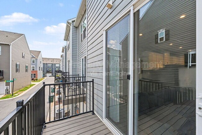 Building Photo - 6222 Cleburne Ct
