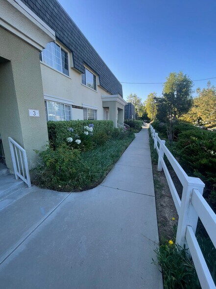 Building Photo - 6501 Vanalden Ave