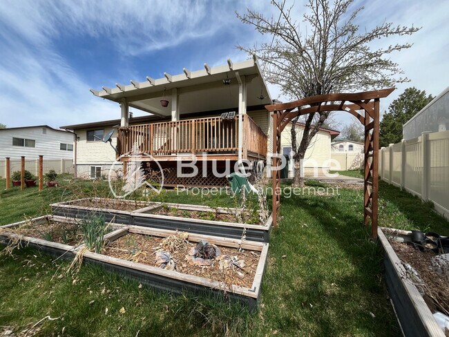 Building Photo - 1656 S Fairway Dr