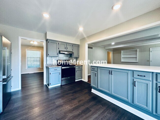 Building Photo - Cozy Ranch Home in Shawnee w/ Plenty of Natural Light, Wood Floors Throughout and an Updated Kitc...