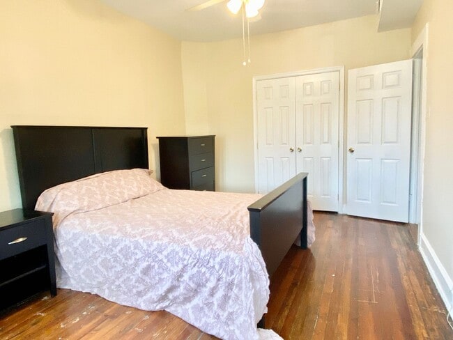 Building Photo - Spacious 2 Bed Plus Den - 1 Bath - Capitol...