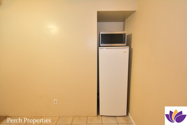 Building Photo - 22149 Wyandotte St