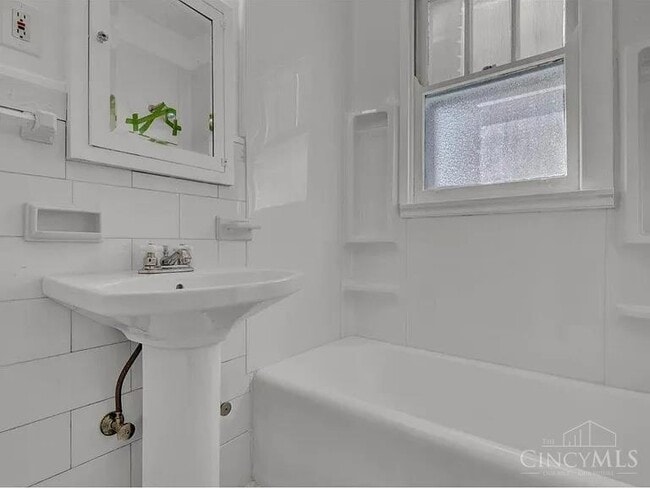 Building Photo - 4363 Ridgeview Ave