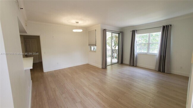 Building Photo - 3205 NE 184th St