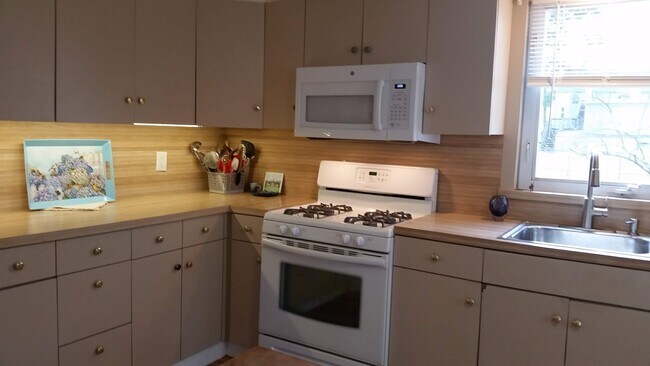 Gas Range & Microwave stove hood - 776 Union St