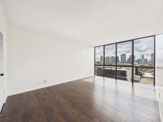 Building Photo - 5001 Woodway Dr