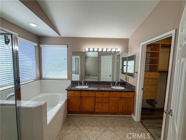 Building Photo - 821 N Siavohn Dr