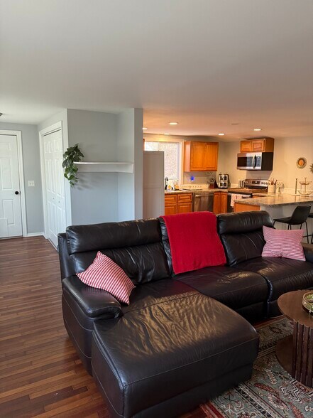 Building Photo - 244 E High St