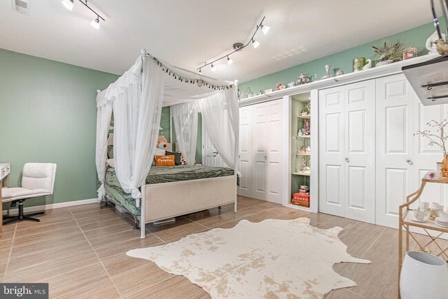 Building Photo - 321 Fountain St