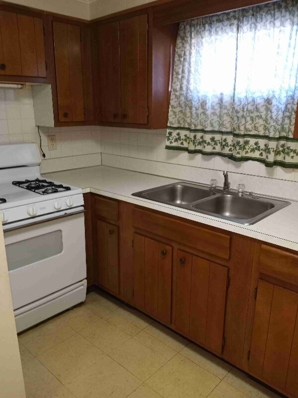 Building Photo - 2526 Poplar Ave NW