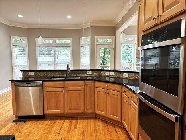 Building Photo - 889 Lenox Ct NE