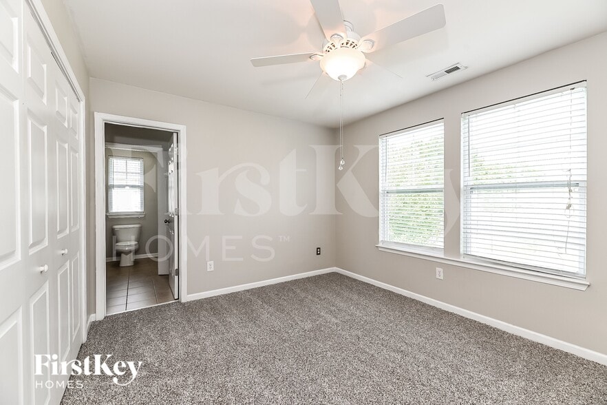 Building Photo - 372 Sanctuary Park Dr