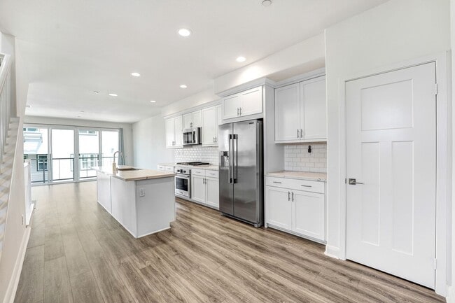 Building Photo - Sophisticated Modern Townhouse in the Hear...