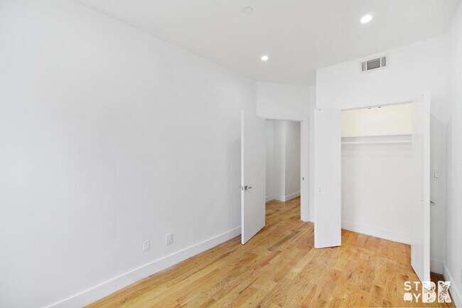 Building Photo - 4 bedroom in BROOKLYN NY 11238