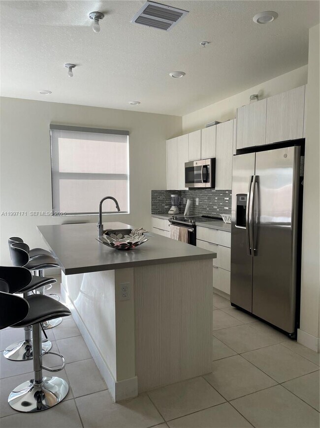 Building Photo - 10437 NW 82nd St