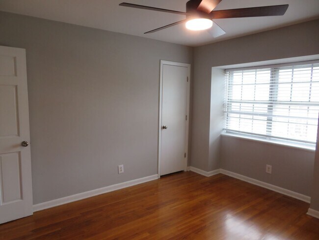 Building Photo - Woodmere Pointe Condominium-Petersburg