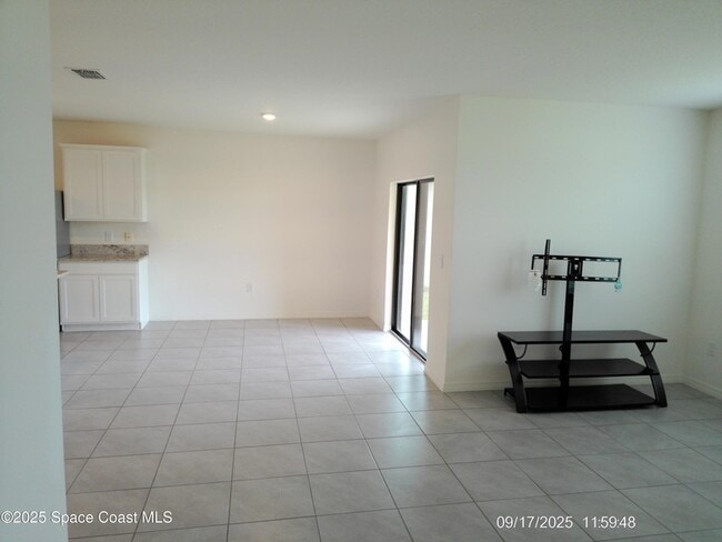 Building Photo - 2073 Farmhouse Rd SE