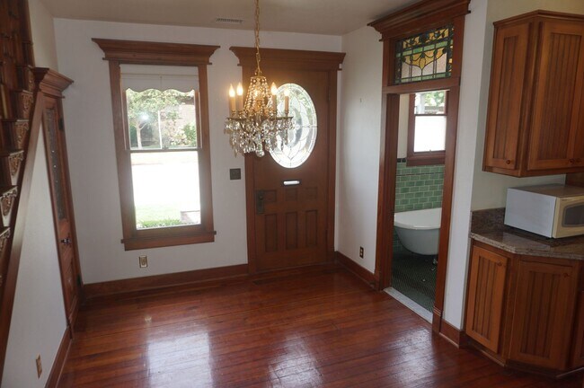 Building Photo - Stunning Historical Home in Old Towne Orange Near Chapman University