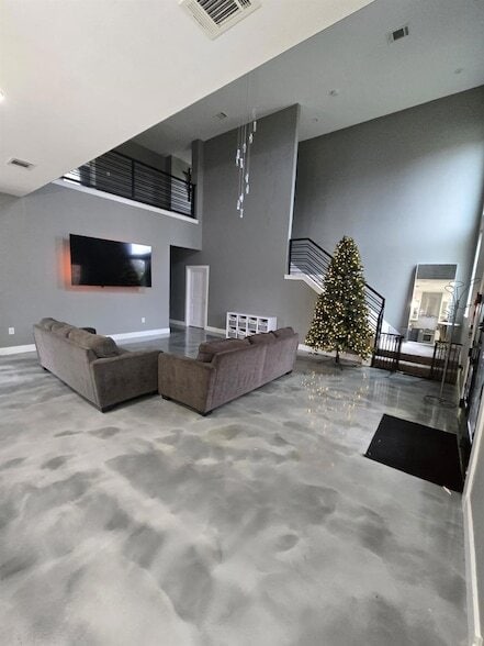 Building Photo - 724 Ramsey Ave