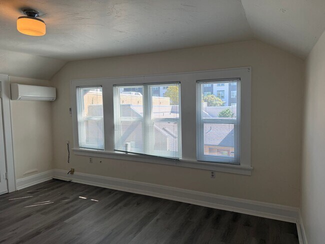 Building Photo - 245 W 13th Ave