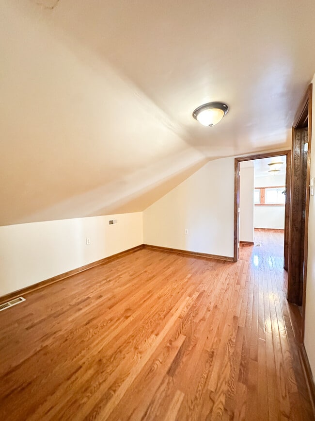 Building Photo - 7532 S Vernon Ave