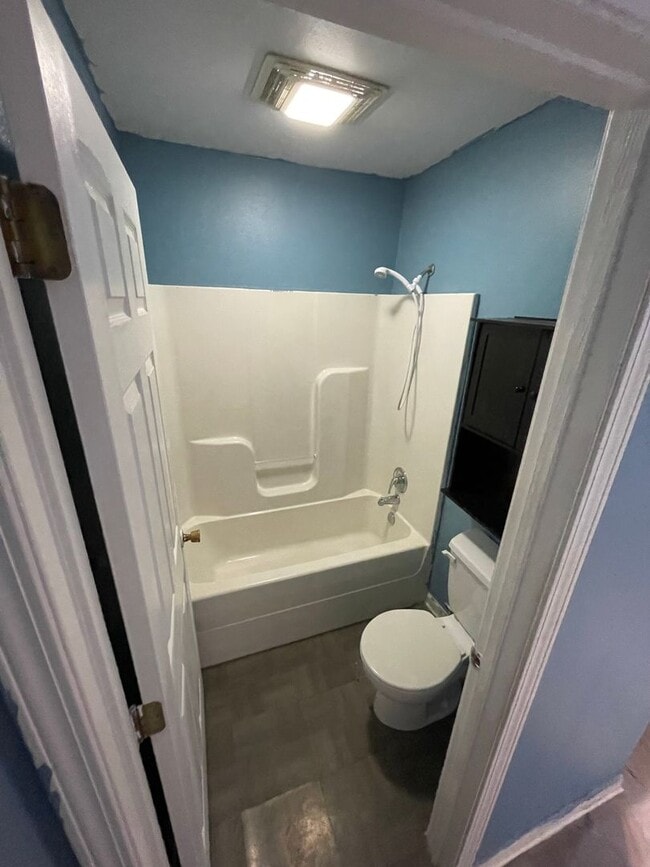 Building Photo - Cute 2006 Home!