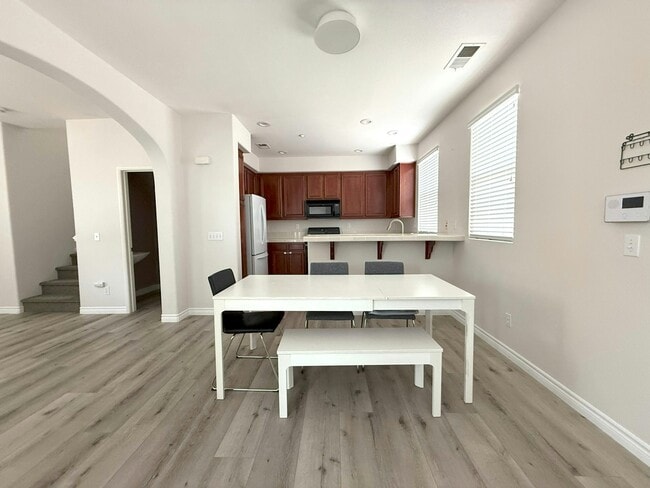 Building Photo - 956 Mira Lago Way