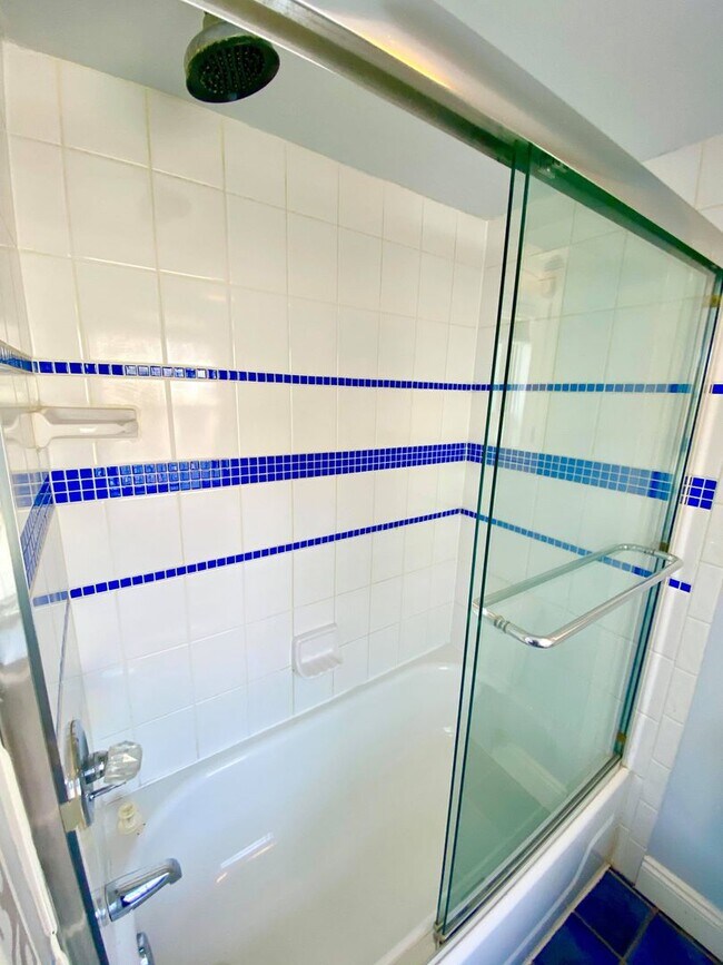 Building Photo - Charming 1-Bedroom Rowhome in Ridgley's De...