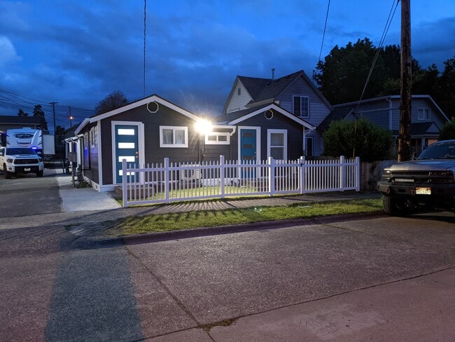 Front of property - 827 10th St