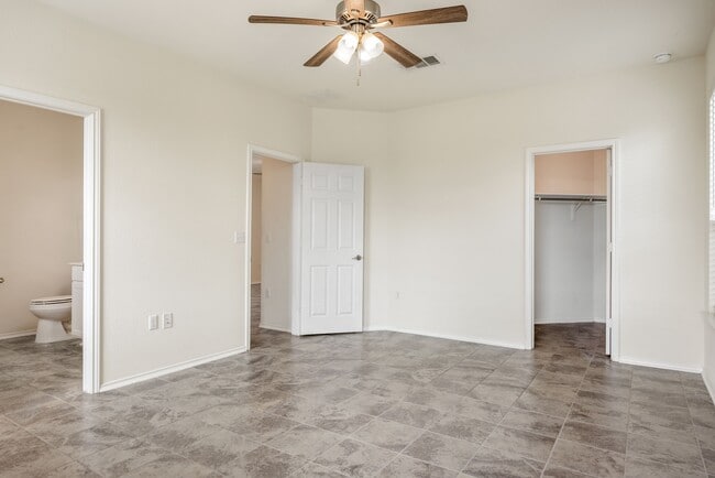 Building Photo - 805 Sandhill Branch Dr