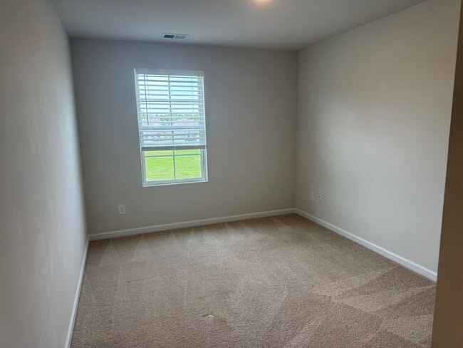 Building Photo - Great 3BR Home