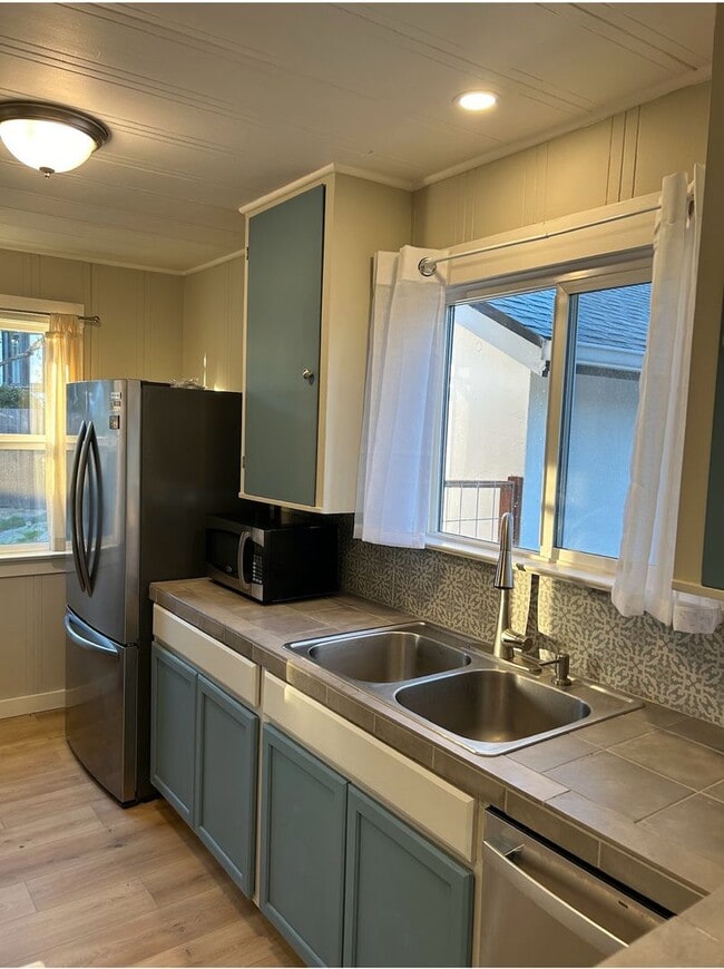 Building Photo - Cute Country Cottage 1 bedroom 1 bath
