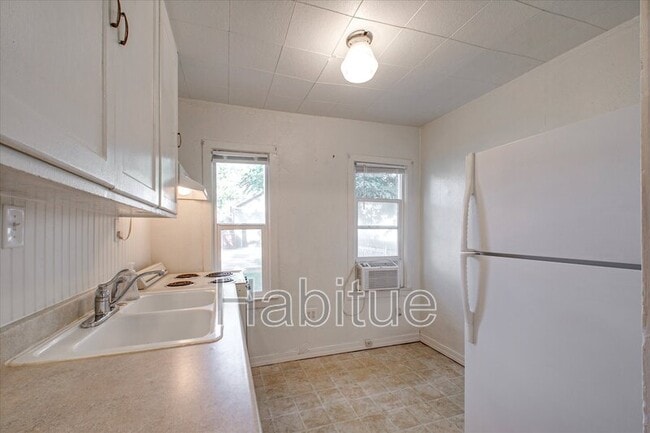Building Photo - 1405 N 11th St