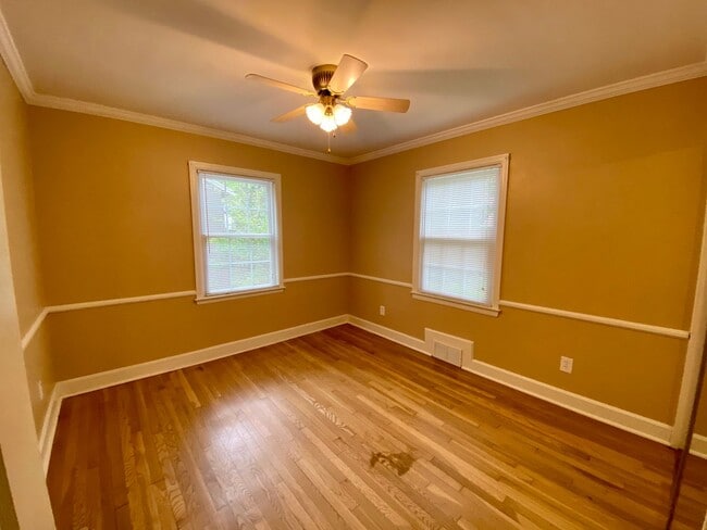 Building Photo - {6832} Prairie Village Ranch + Perfect Location + Updated + Fenced Yard