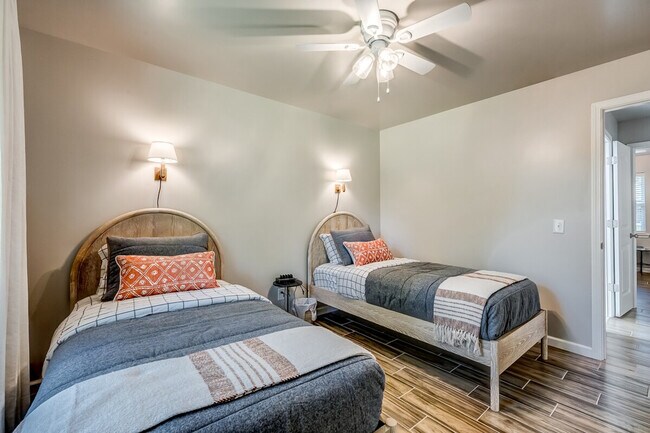 Building Photo - 11 N Pecan Dr