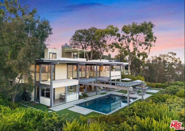 Building Photo - 9892 Beverly Grove Dr