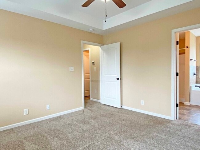 Building Photo - 967 Harding Dr