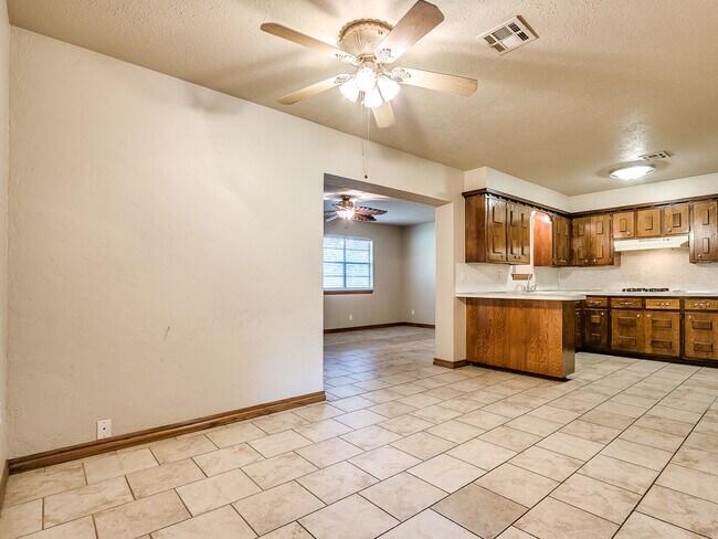 Building Photo - 1320 Frederick Dr