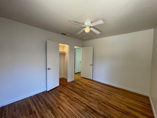 Building Photo - 705 W Roseburg Ave